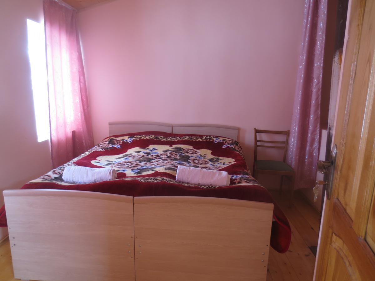 מסטיה Irma Beso & Aleko Khergianis Guesthouse מראה חיצוני תמונה