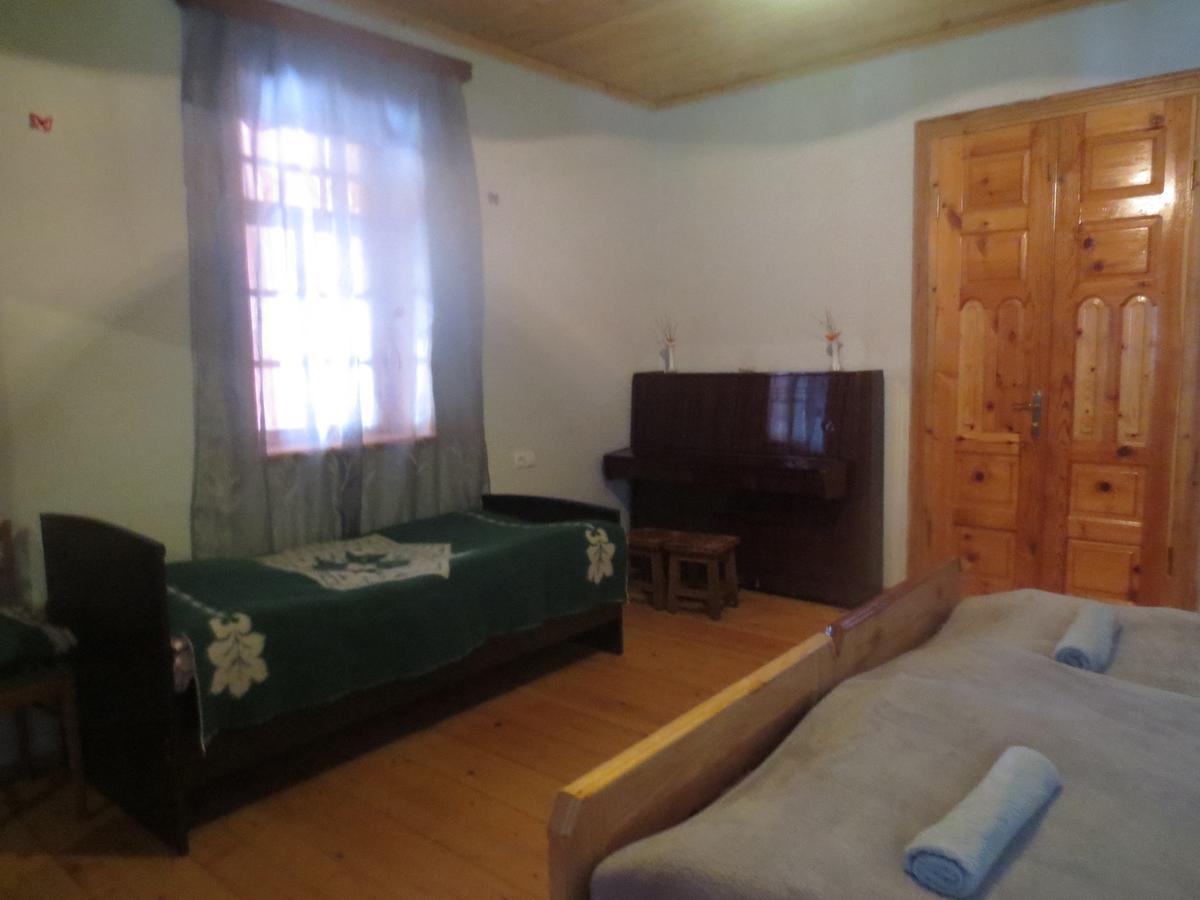 מסטיה Irma Beso & Aleko Khergianis Guesthouse מראה חיצוני תמונה