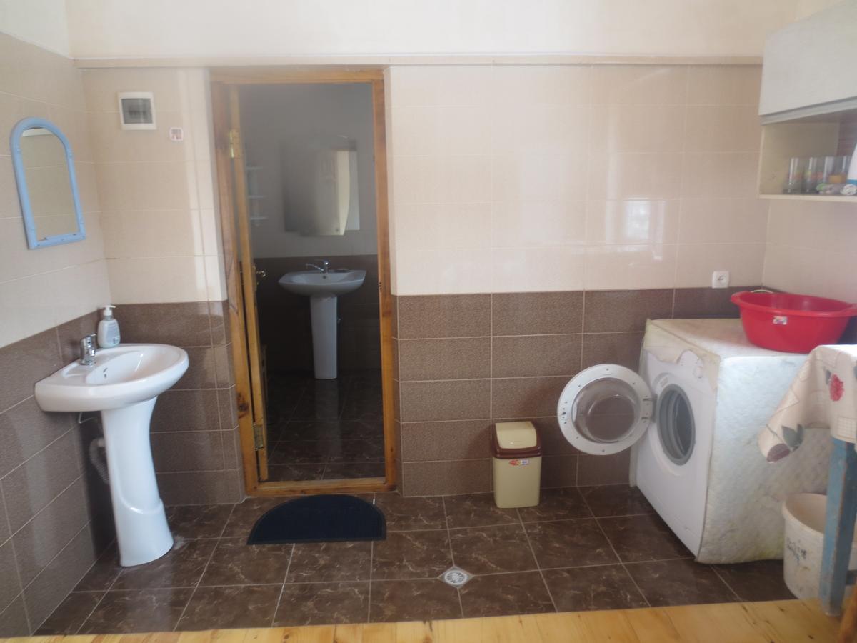 מסטיה Irma Beso & Aleko Khergianis Guesthouse מראה חיצוני תמונה